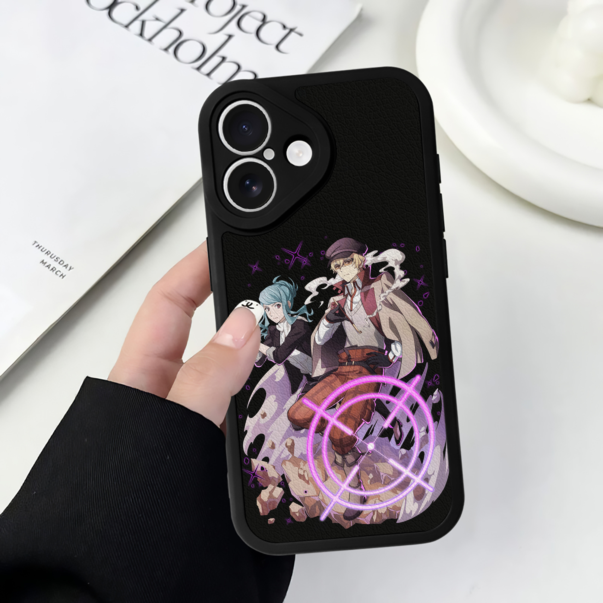 （画像用） 文豪ストレイドッグス Bungo Stray Dogs 【iPhone 16シリーズ対応】シリコンスマホケース（レザー調） 材質：シリコン